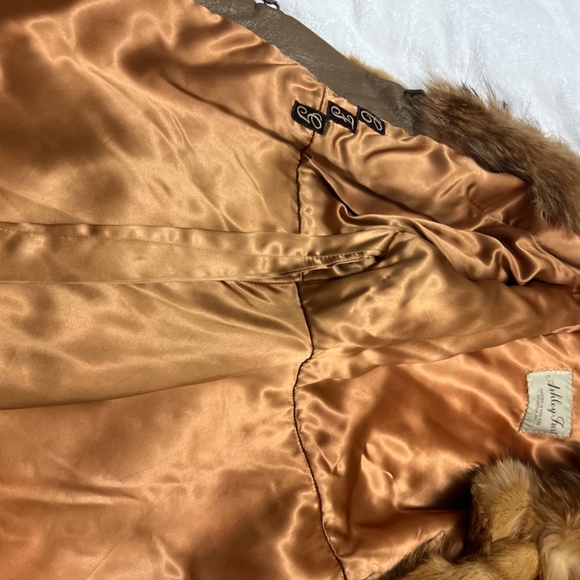 Knee length fur coat - Picture 2 of 3